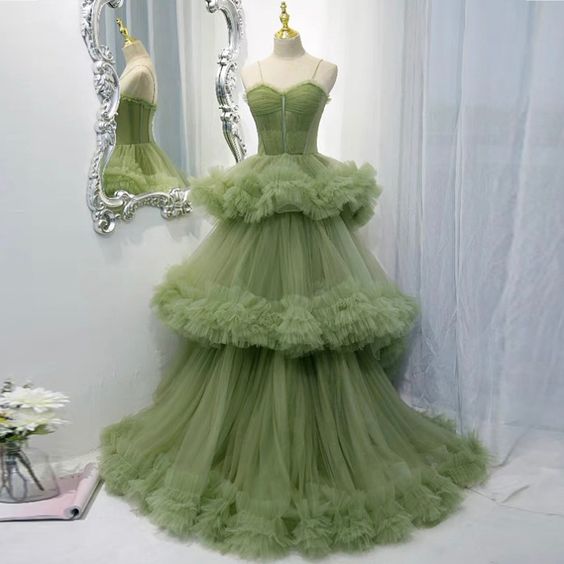 Tiered Prom Dresses, Green Prom Dresses, Robes De Cocktail, Tulle Prom Dresses, Spaghetti Strap Prom Dresses, Prom Ball Gown, Elegant Prom