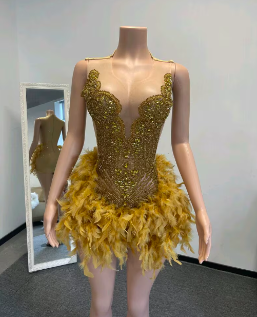 Gold Diamonds Prom Dresses, Prom Dresses For Black Girls, Feather Party Dresses, Luxury Birthday Party Dresses, Beaded Prom Dresses, Cocktail